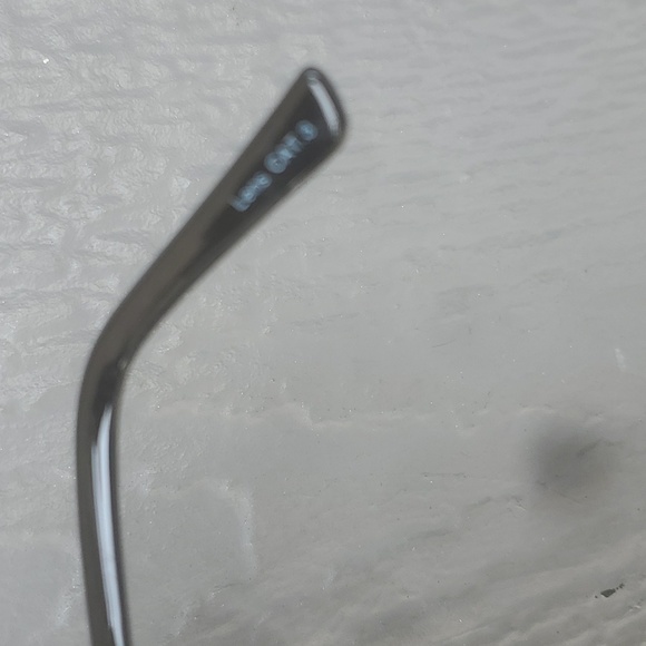 QUAY Australia Vivienne Sunglasses. - Picture 13 of 14